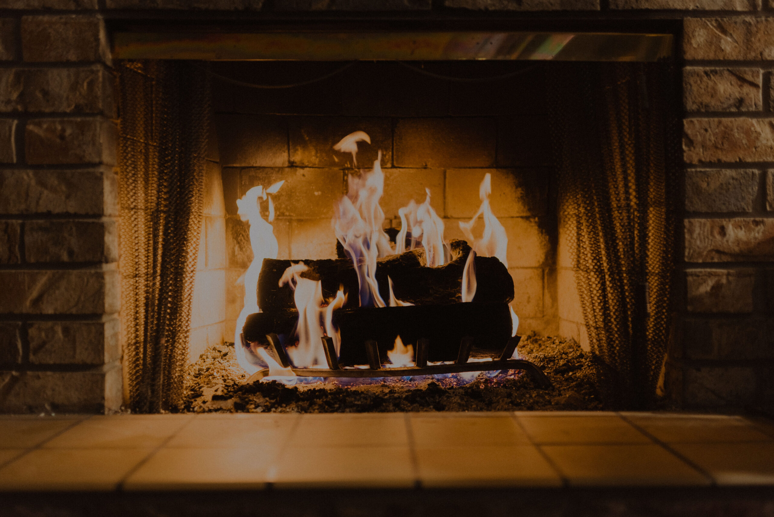 hayden-scott-lyTgIeUBOUE-unsplash-overlay-30